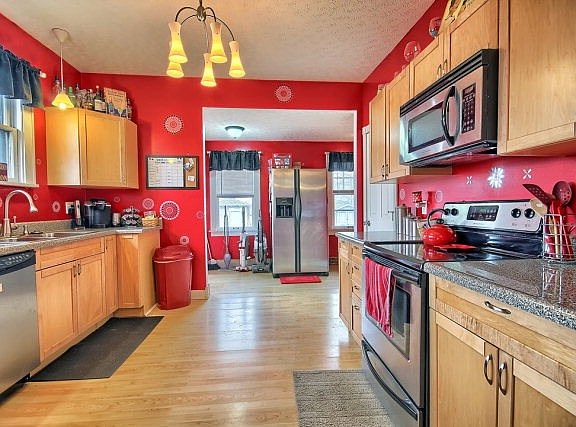 5th image of 417 Laurel St