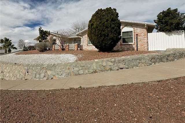 1st image of 213 Lomont Dr