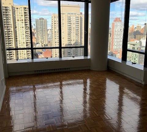 4th image of 525 E 72nd St APT 38I