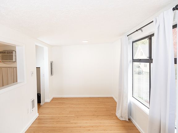 Entryway/ living room