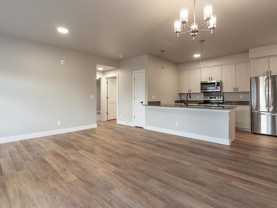 1st image of 922 Sunset St #204