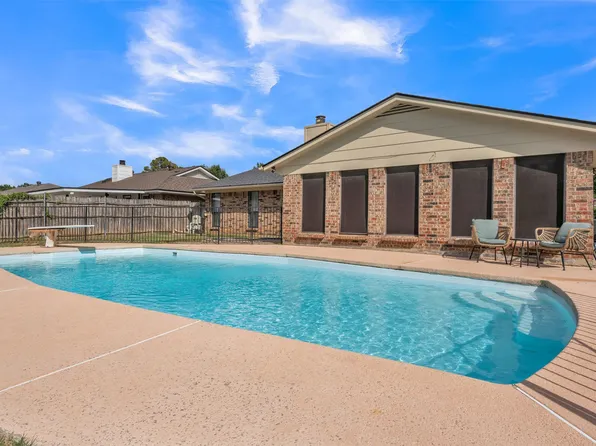 735 Danvers Ln, Mansfield, TX 76063
