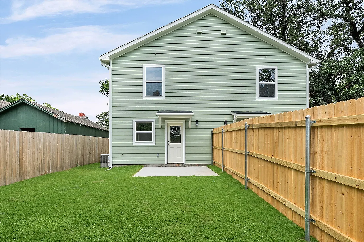 3 bed, 2.5 bath, 1355 sqft, $1,800 — Photo 3