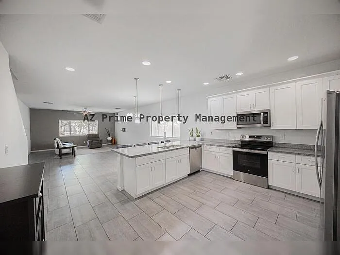 1711 W Pollack St — Photo 11
