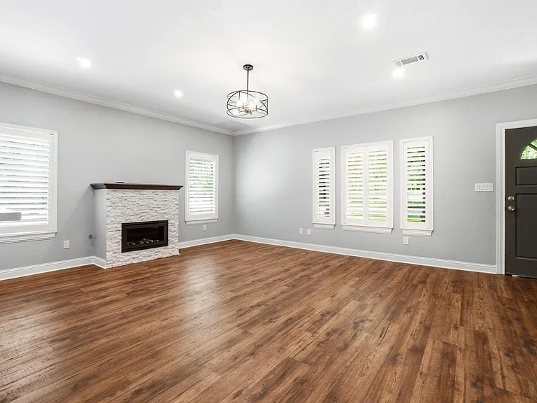 502 Louisa St — Photo 16