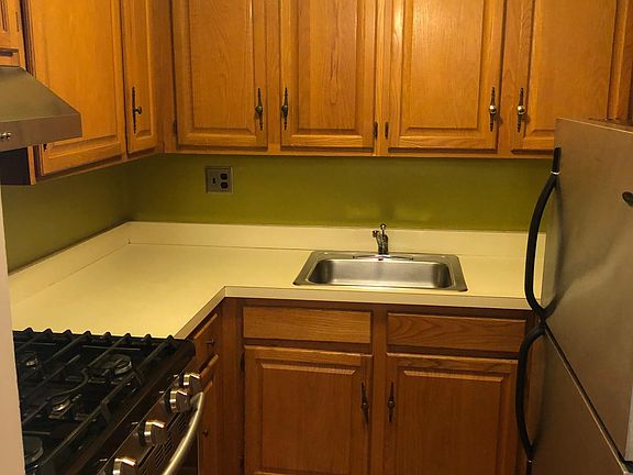 4th image of 3636 Pratt Ave Floor 1