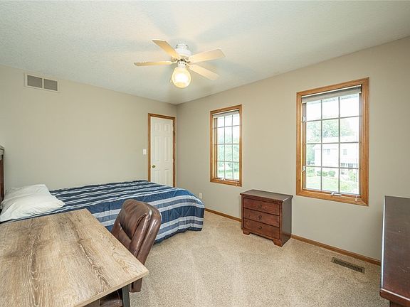 5th image of 9320 Oakwood Dr