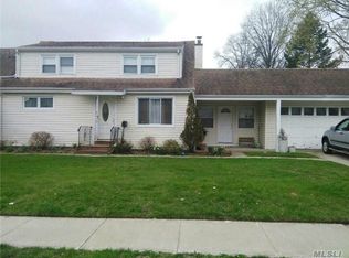 1204 Warwick St, Uniondale, NY 11553