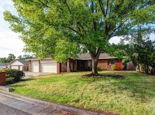 549 Country Oak Dr, Redding, CA 96003