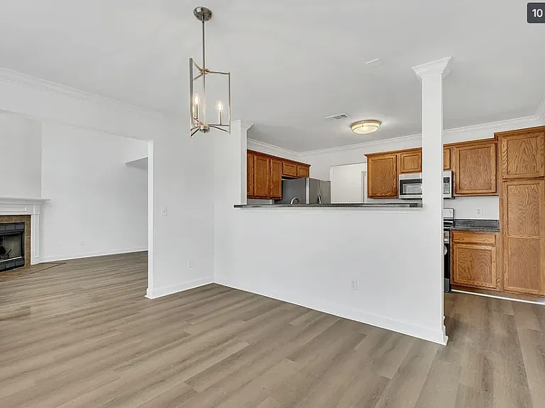 504 Heath Pl — Photo 4