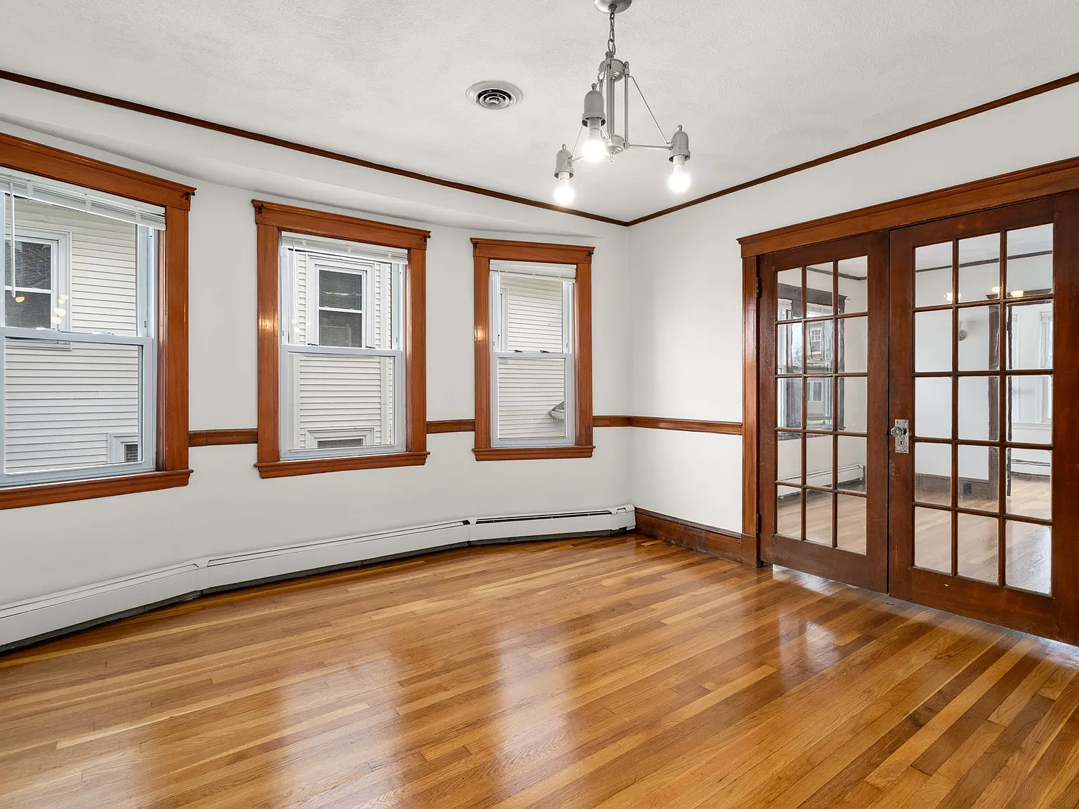 3 bed, 1.5 bath, 1100 sqft, $3,150 — Photo 2