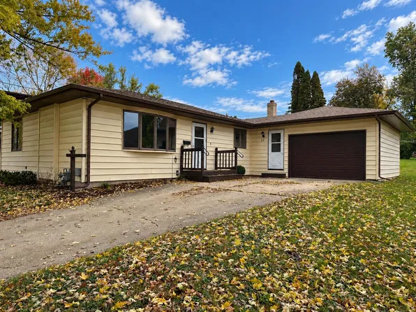 17 Highland Ave, Edgerton, WI 53534