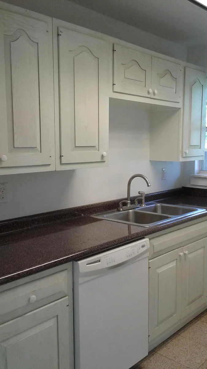 Kitchen - 3003 Bristol Rd