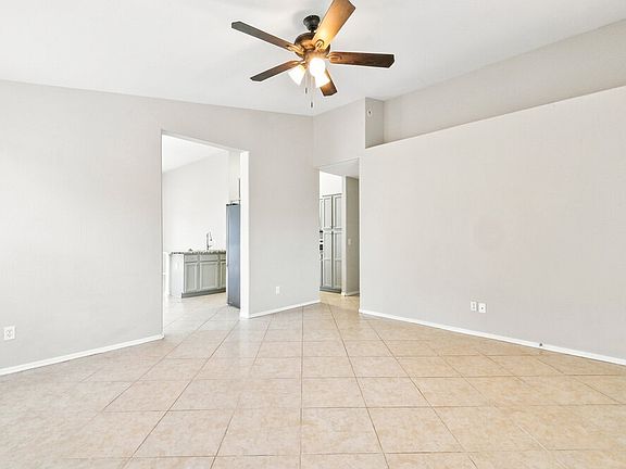 4th image of 973 E Yuma Ave