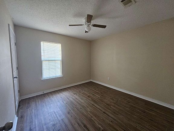 5th image of 2040 E Roberts Rd