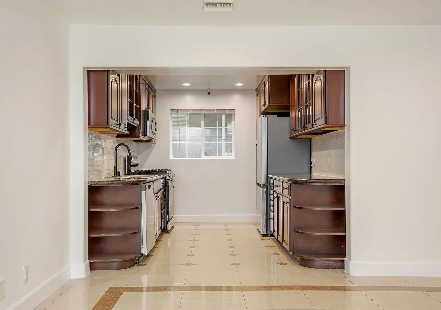 3 bed, 1443 sqft, $4,353 — Photo 3