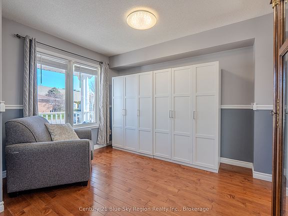 3rd image of 26 Romeo Ct
