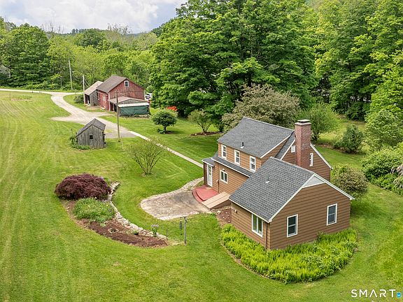 2nd image of 3 Edsands Farm Lane