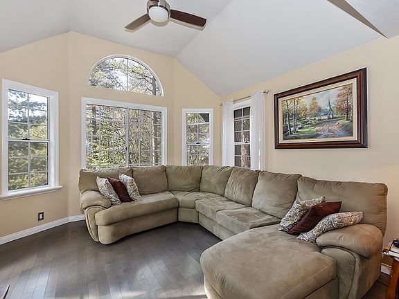 4th image of 27313 Pinewood Dr
