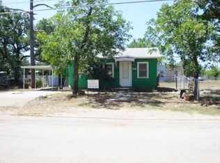 306 Shawnee St, Graham, TX 76450