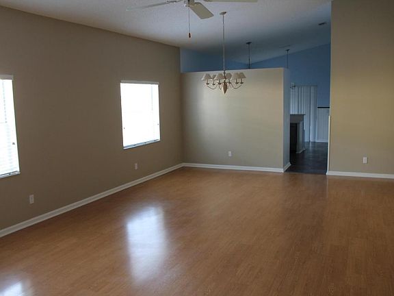 3rd image of 6376 Lansdowne Cir