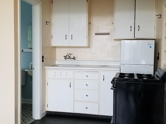 3rd image of 503 Puget St NE #11