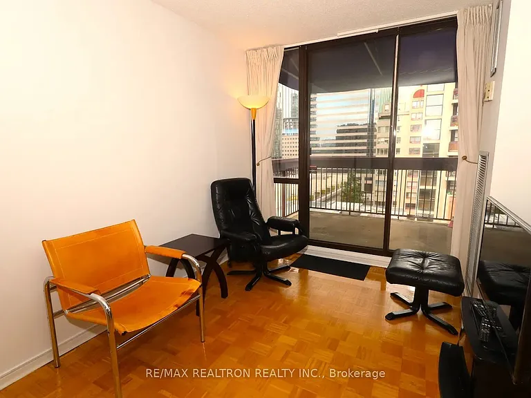 89 McCaul St #919 — Photo 11