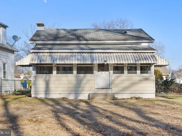 311 Delaware Ave, Delanco, NJ 08075
