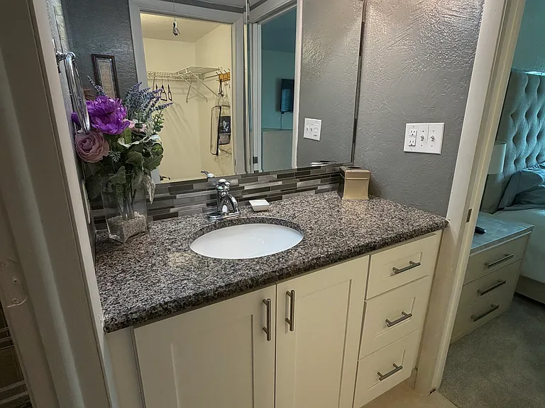 2264 Winkler Ave #204 — Photo 9