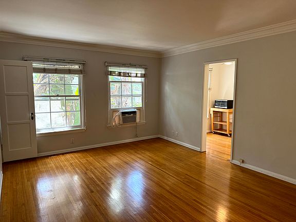 3rd image of 1271 N Crescent Heights Blvd #25