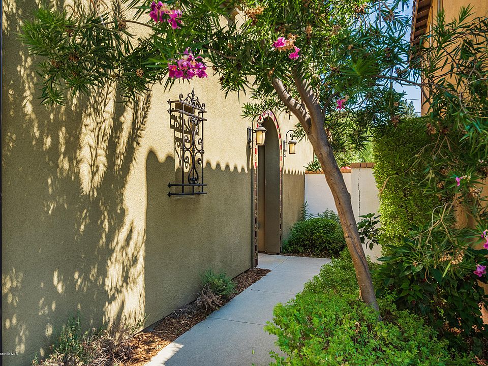 1st image of 305 Encanto Ln