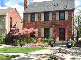 340 Merriweather Rd, Grosse Pointe Farms, MI 48236