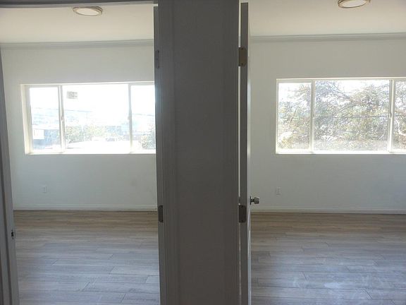 4th image of 4564 Catalpa St #1