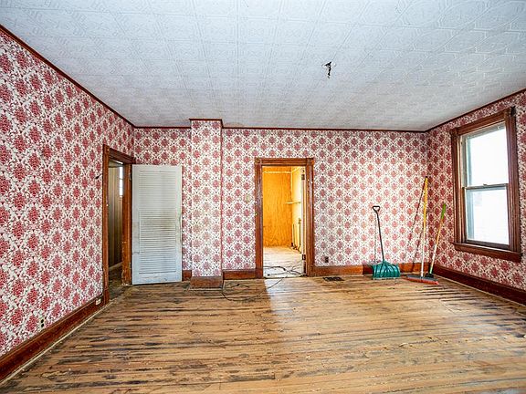 3rd image of 802-804 East St