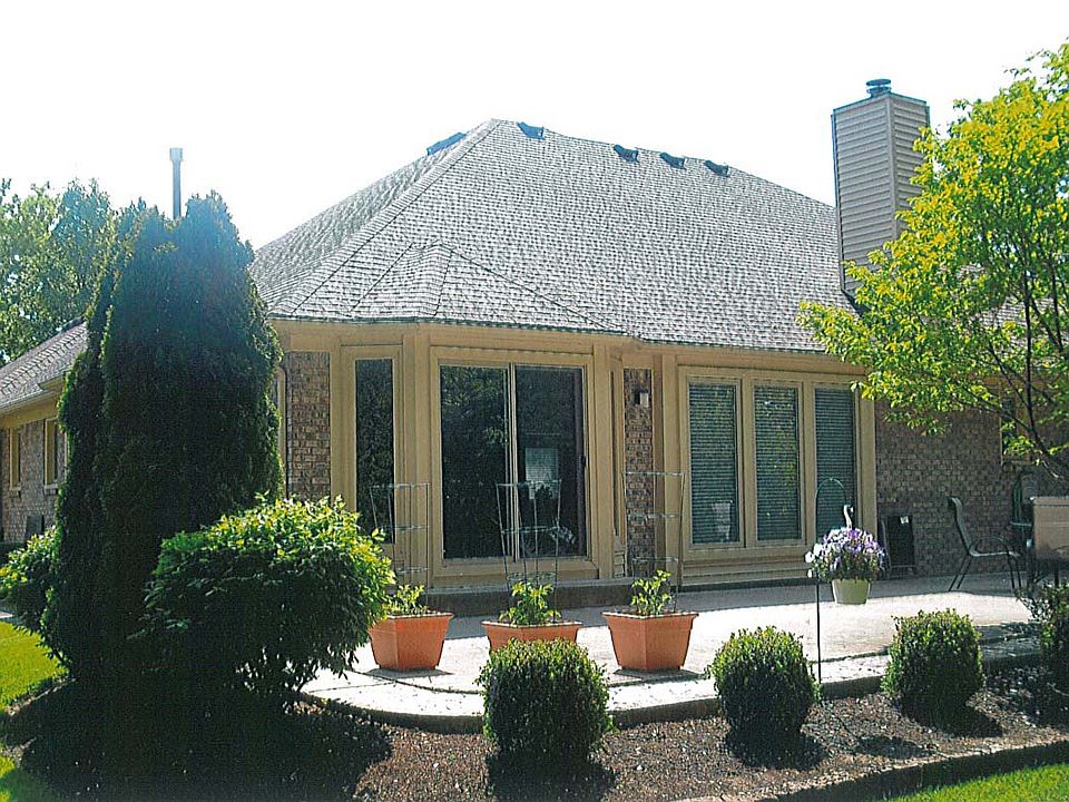 2nd image of 2040 Avon Lake Ln