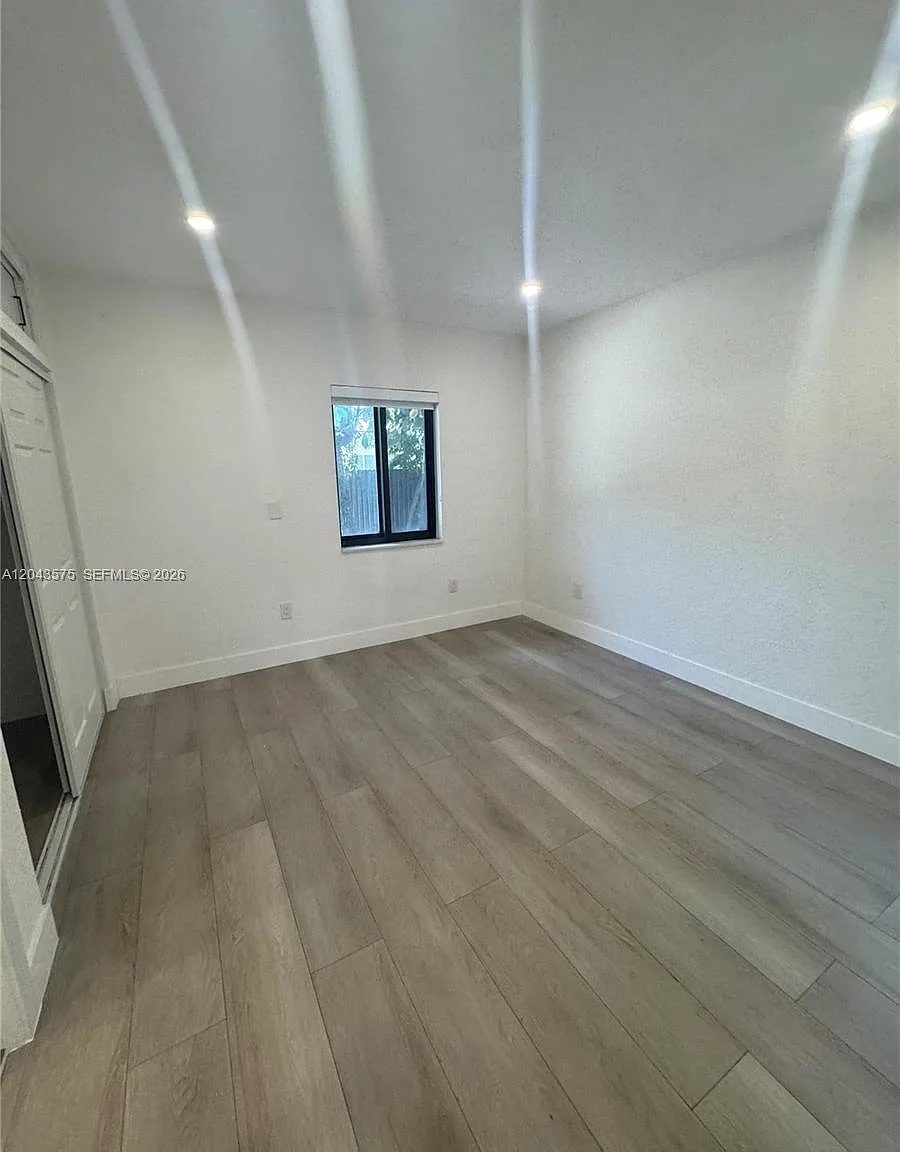 Sunshine Manor — Photo 3