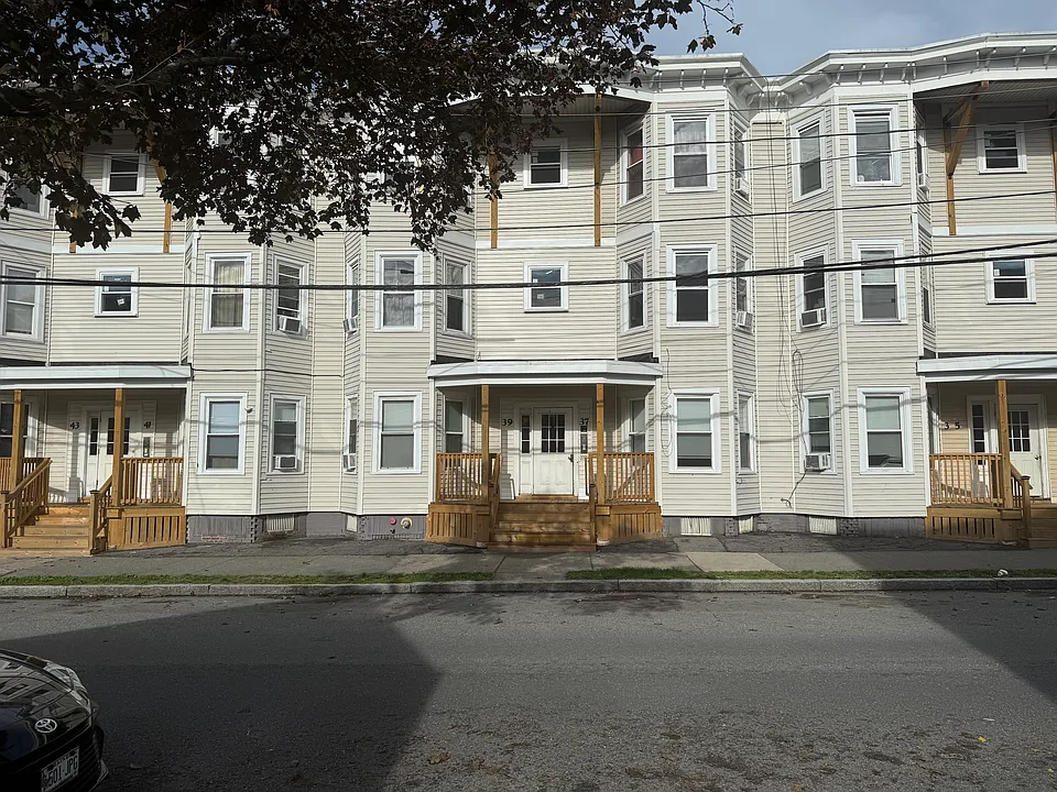39 Laighton St #3