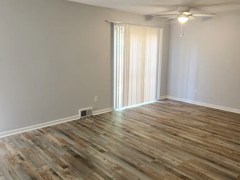 1785 Grovehaven Cir — Photo 13