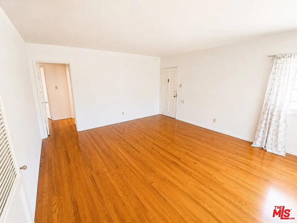 2 bed, 1.0 bath, 1100 sqft, $3,450 — Photo 4