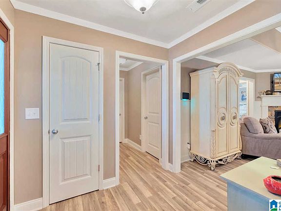 4th image of 444 River Crest Dr N