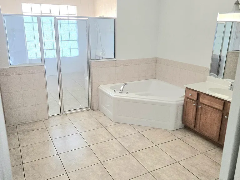 2472 SW Valnera St — Photo 19