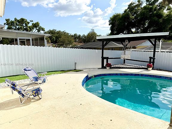 3rd image of 143 Valley Cir