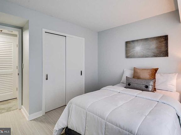 5th image of 7500 Woodmont Ave #S622