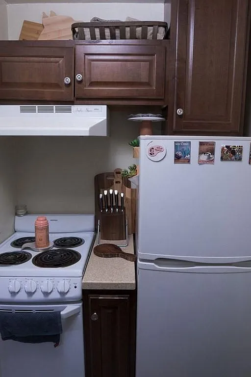 Studio, 450 sqft, $2,500 — Photo 2