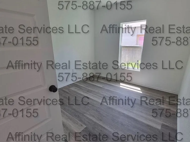 613 N Guadalupe St — Photo 9