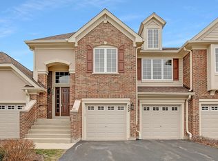 522 Harvey Lake Dr, Vernon Hills, IL 60061