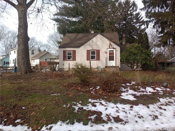 107 Ivon Dr, North Syracuse, NY 13212
