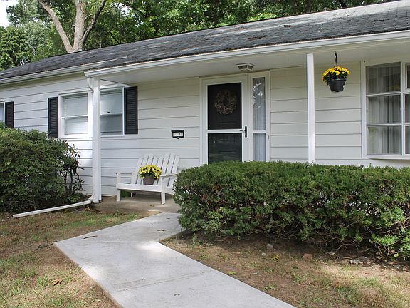2nd image of 17 Thunderbird Dr
