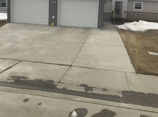 4268 Crocus Point, Minot, ND 58701