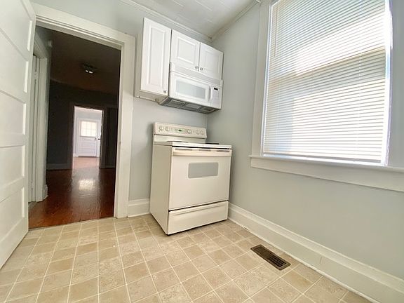3rd image of 124 W Hill Ave S